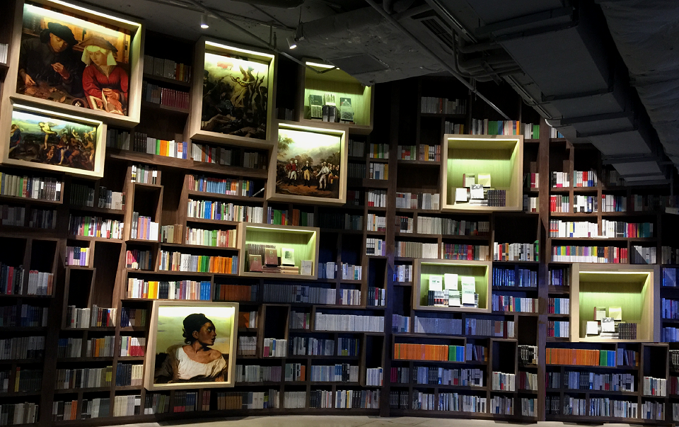 軌道燈用于青島方所書店照明案例