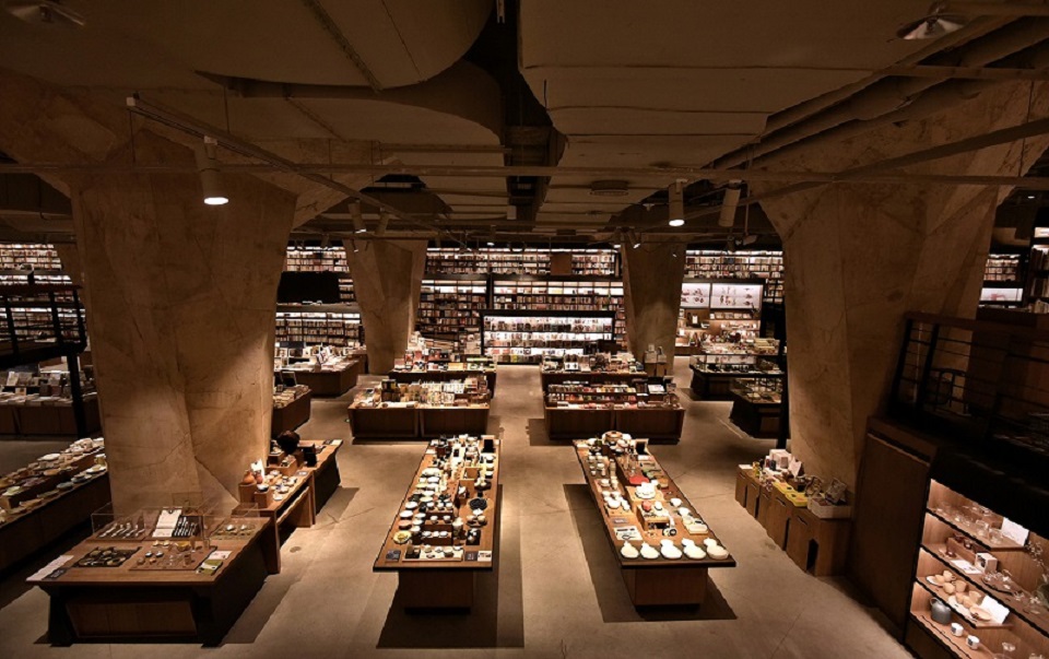 軌道燈用于成都方所書店照明案例