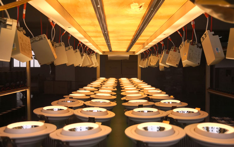 生產(chǎn)車(chē)間