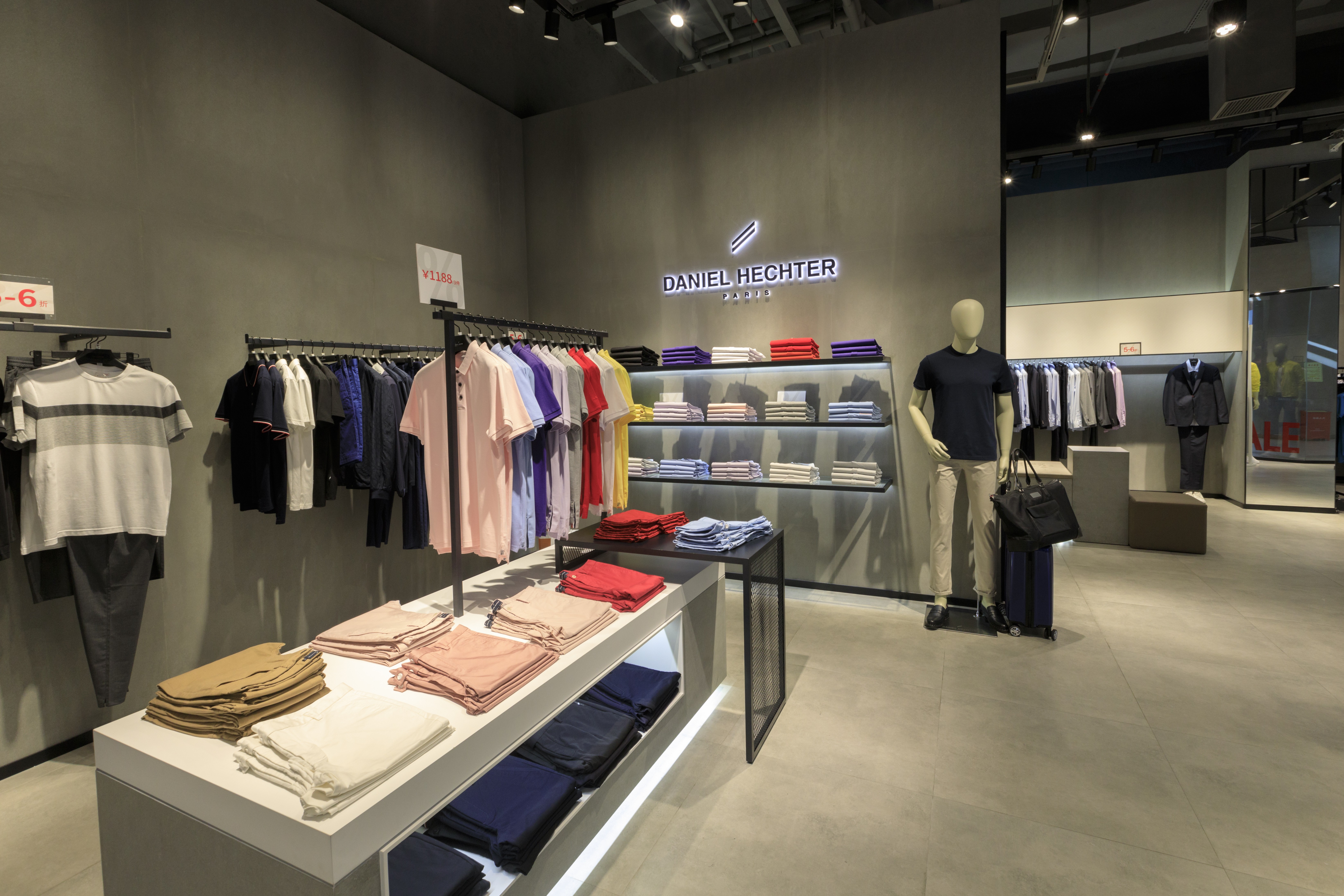 商業(yè)照明 | 高端服裝店鋪燈光設(shè)計到底是怎么設(shè)計的？