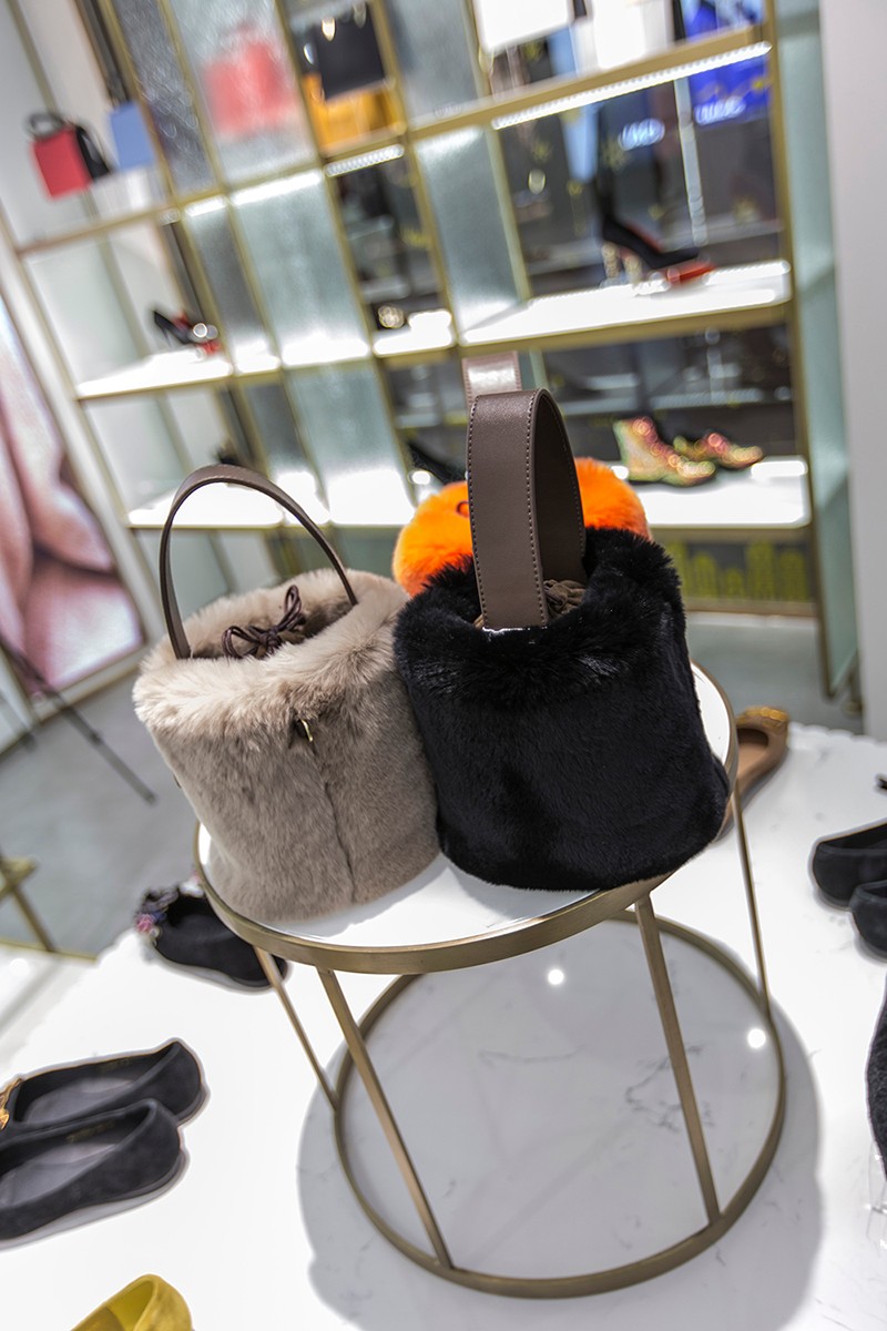 軌道射燈 應(yīng)用于SUSAN MARER鞋店照明案例