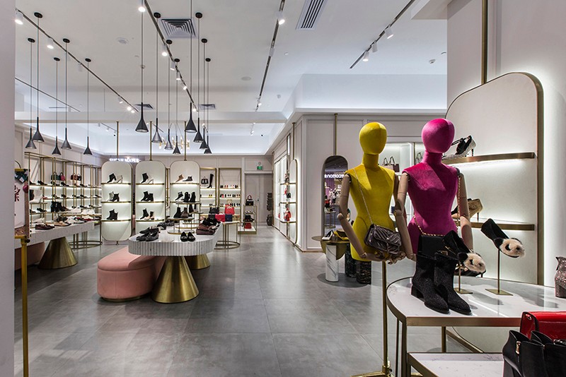 軌道射燈 應(yīng)用于SUSAN MARER鞋店照明案例