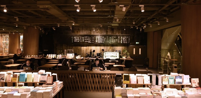 軌道燈 應(yīng)用于重慶方所 書店照明 案例