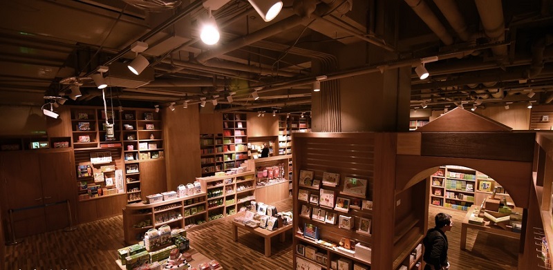 軌道燈 應(yīng)用于重慶方所 書店照明 案例