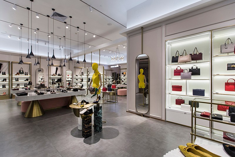 軌道射燈 應(yīng)用于SUSAN MARER鞋店照明案例