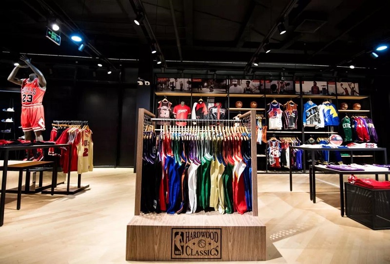 中山軌道燈廠家：商業(yè)照明的這三個環(huán)節(jié)，讓店鋪人氣爆棚！