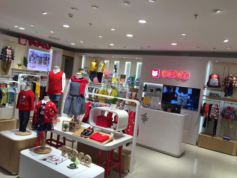 軌道射燈 應(yīng)用于小豬班納童裝店鋪照明案例