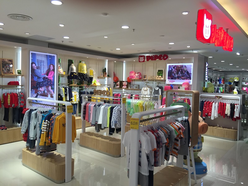 軌道射燈 應(yīng)用于小豬班納童裝店鋪照明案例